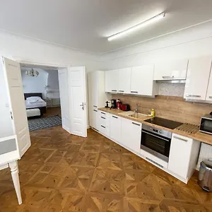 U Obecniho Dvora - Old Town Apartment
